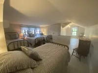 Modern Farmhouse, 3 bedrooms, 2 full baths, sleeps 8