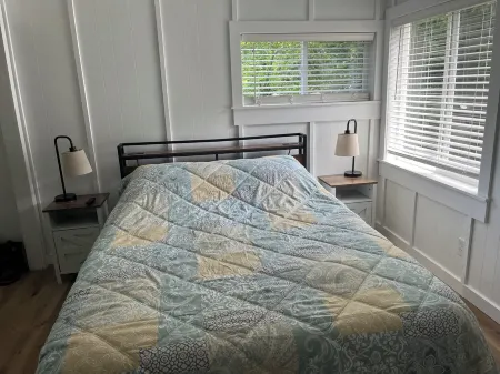 November/December Discount! 2Br-2Bath Home Conveniently Located in  Marquette.