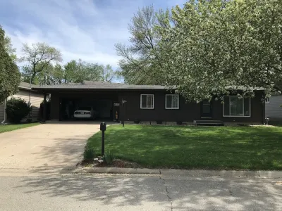 Fully furnished 3 bedroom ranch style home with large screened in porch w/garage