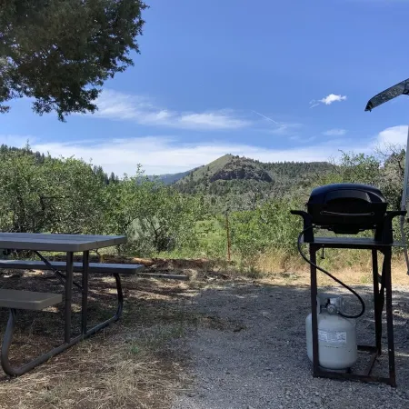 Airstream at Bidwell Canyon Farm Отели в г. Модок