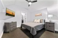 Come to the lake and fish and play! Stay in our Bright Branson 2/2 Condo! Hôtels à proximité de : Lazy Magnolia Carriage Company