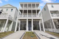 Beachtown - Steps from Beach & Pool - 5 Bed, 4.5 Bath