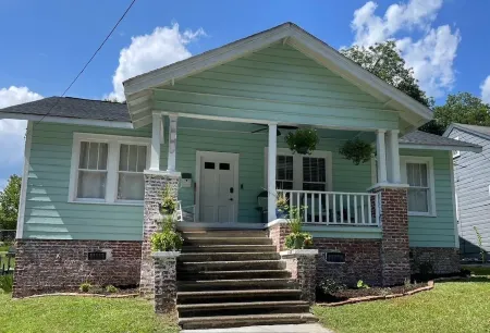 Whole House, sleeps 7,  within walking distance to downtown Spartanburg!