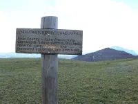 Wapiti Cabin - a Wolf Crossing Cabin Next to Yellowstone