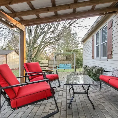 Classy Country Home But Convenient  - Minutes to Downtown Franklin/Liepers Fork!