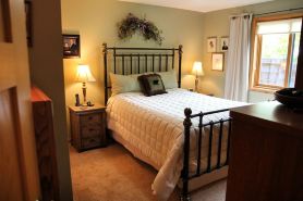 Woodland Trails Cabin on 130 acres with wildlife and miles of private trails