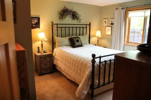 Woodland Trails Cabin on 130 acres with wildlife and miles of private trails