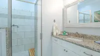 Paradise Palms:  modern, very comfortable , unit in beautiful beach town