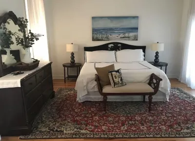 Tide Creek Lookout- Entire Home- 3 Bedrooms, 6 Beds
