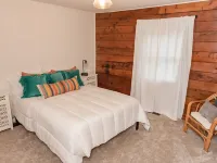 Private newly remodeled cabin on 10 acres next to the tiffin river Hotels in Fulton County