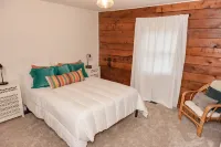 Private newly remodeled cabin on 10 acres next to the tiffin river