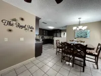 Spacious 3/3 Apt w/Hot Tub/75in TV/Mac Computer