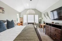 Ski Retreat near base of Cottonwoods with Hot Tub, BBQ, Games and Park