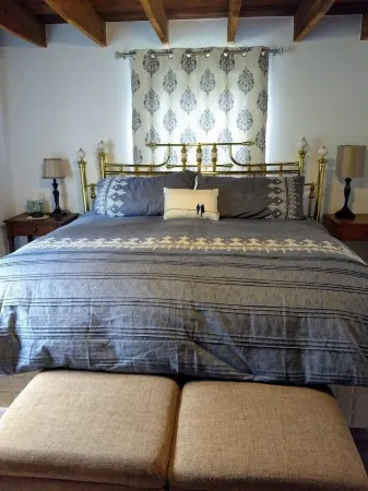 Great Remodeled Pet Friendly Cottage! Walk to Downtown and and the Lake! Отели в г. Мак-Кол