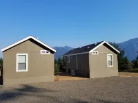 Shellrock Cabin with Columbia River View Hotels near Maple Leaf Events