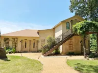 Fortunata Winery Villa #3, Tuscan-Inspired Escape