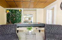 20 MINUTES AWAY FROMTHE BEACH