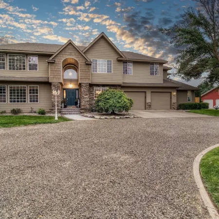 Stunning and spacious retreat w/ Heated pool and hot tub
