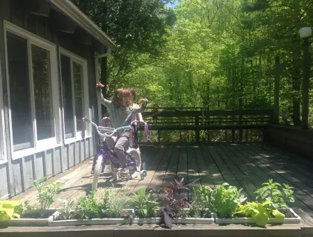 Modern, Minimalist, Light-filled Home with Hot Tub Near Catamount Ski Отели в г. Таканик