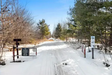 Private country setting! Close to water and other amenities!