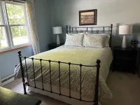 Newly Renovated Very Clean 2 Bedroom 2 Bath Condo Close to Skiing and Village