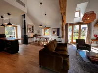 Ancien Pressoir à vin Totalement Restauré, Transformé en Gîte