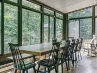 Cozy Retreat, Great for Large Groups and Family Gatherings with Hot Tub!