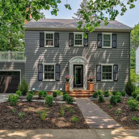 ENTIRE HOME! 5 BEDROOM, 2 BATH, WITH JACUZZI - .2 miles to Iowa State Campus