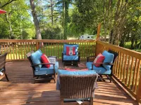 Historic Cottage - At Hopelands Gardens close to Hitchcock Woods (Remodeled)