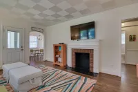 Delightful Mid-Century Modern Bungalow Hotels in North Augusta