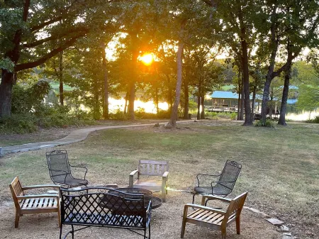 Cozy Lake Fork Cabin~private boat ramp, open-air dock & lift, fire pit