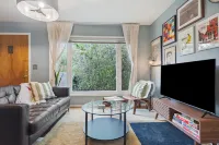 Stylish Flat with Free Parking in Downtown Albany Hotels in Albany