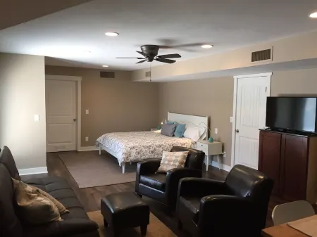 Fresh bed and fresh bread in beautiful studio! Отели в г. Меса