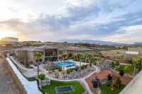 Large 9 Bedroom Home w/Private Pool, Indoor Sports Court & Arcade Room