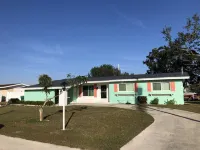 Newly renovated, 3/2 Beautiful canal front home, Close to beaches & restaurants.