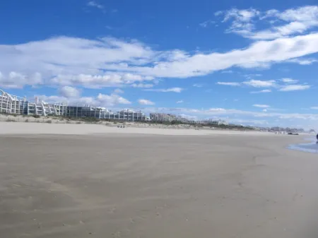 APPT of secondary residence with swimming pool close beach and trade.