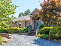 Large House w/ Private pool - perfect for Golfing Groups (12) beds Hotéis em Pinehurst