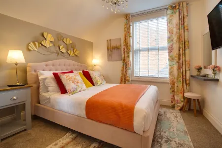 The Station Lodge, Filey. Sleeps 12 Отели рядом с достопримечательностью «Парк Плейдейл Фарм»