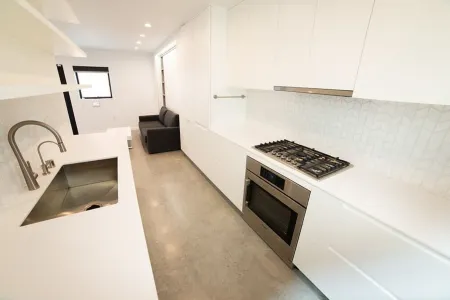 Oasis Half a Block from the Beach Отели рядом с достопримечательностью «Аббот Кинни Бульвар»