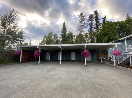 308 Bear Unit - Minutes from downtown Kenai just two blocks from the beach! Отели в г. Кенай