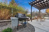 Meridian Patio Home with Games, Seasonal Pool, Close to EVERYTHING! Pet friendly Hotels in Meridian