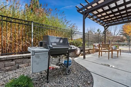 Meridian Patio Home with Games, Seasonal Pool, Close to EVERYTHING! Pet friendly