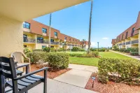 ⛱️ Beach front condo 🚀