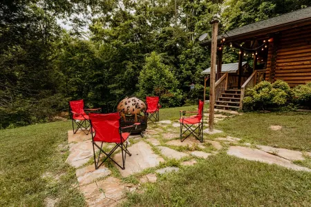 Secluded Cabin getaway-Hot Tub/AC/cable by Pforge