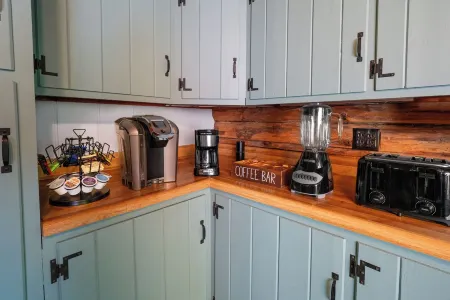 Cozy Maple Tree Cabin - Situated on 6 Private Acres- Enjoy Nature