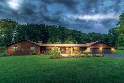 Peaceful 8 Bedroom 5 Bath w/patio bar-grill and swimming pond
