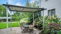 Chain O' Lakes life...serene bay w/ private beach access. Kayaks & Boats welcome