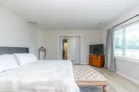 Unbeatable Location: Trackside Farm at Keeneland Hotels near Blue Grass Airport