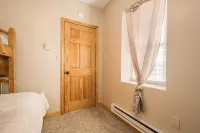 Cozy Home w/ Theater, Hot Tub, Mtn Views