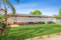 Second Street - Loxton AccommodationStylish 3 bedroom home